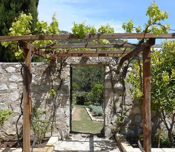 مكان تخييم Elbadoc Village